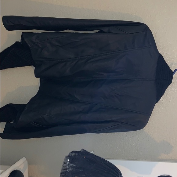 Leather jacket - Picture 2 of 2